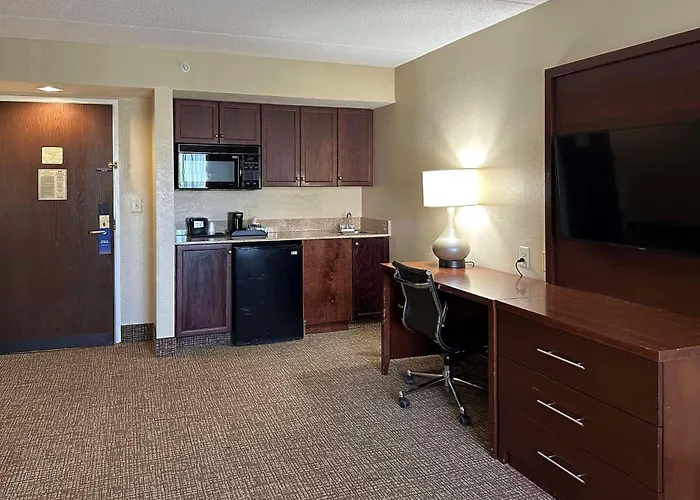 Comfort Suites Airport
